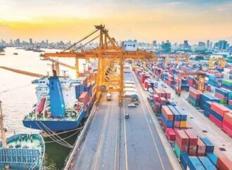 চট্টগ্রাম বন্দরে ফের অচলাবস্থা, ইজারা বাতিলের দাবিতে আজ থেকে লাগাতার ধর্মঘট