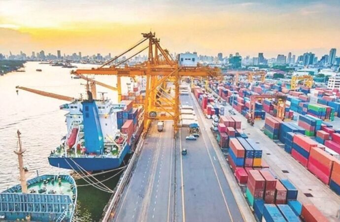 চট্টগ্রাম বন্দরে ফের অচলাবস্থা, ইজারা বাতিলের দাবিতে আজ থেকে লাগাতার ধর্মঘট