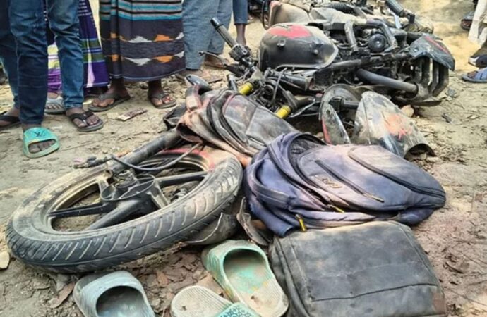 দৌলতপুরে মোটরসাইকেল দুর্ঘটনায় দুই স্কুল ছাত্রের মৃত্যু, আরও একজনের অবস্থা আশঙ্কাজনক