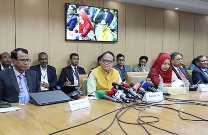 মূল্যস্ফীতি নিয়ন্ত্রণে অপরিবর্তিত রাখল সুদহারসহ নতুন মুদ্রানীতি