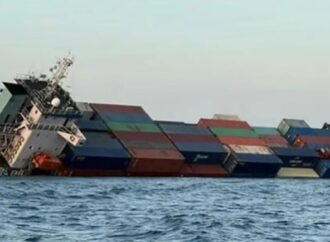 চট্টগ্রাম বন্দরে আসার পর থাইল্যান্ড উপকূলে জাহাজ ডুবি, ২৯৭ কনটেইনারসহ