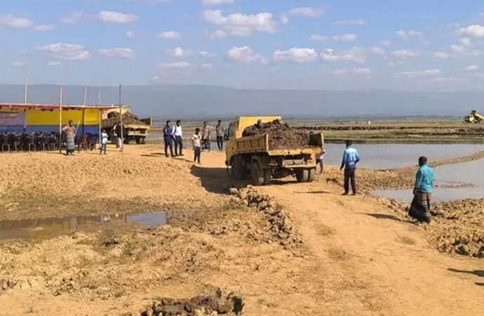 ফসল রক্ষা বাঁধ নির্মাণে অনিয়ম ও হাওরের জীববৈচিত্র্য ক্ষতি