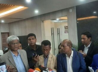 পাঁচ ব্যাংকের ক্ষতিগ্রস্ত শেয়ারহোল্ডাররা ধাপে ধাপে ক্ষতিপূরণ পাবেন: অর্থ উপদেষ্টা