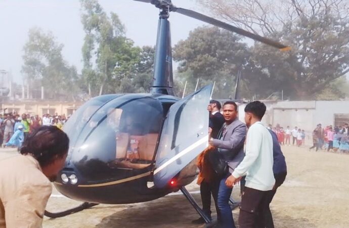 প্রবাসীর ইচ্ছে পূরণে হেলিকপ্টারে গ্রামে আগমন