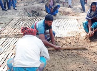 দৌলতপুরে মর্মান্তিক সড়ক দুর্ঘটনায় তিন বন্ধু একে অপরের পাশে নিভে গেল জীবন