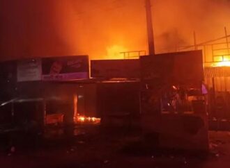 রূপগঞ্জের নীলা মার্কেটে ভয়াবহ অগ্নিকাণ্ডে ব্যাপক ক্ষতি