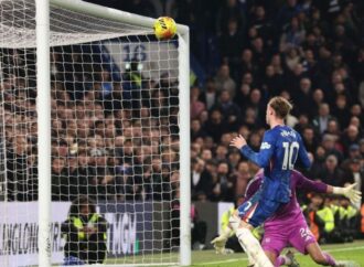 প্রিমিয়ার লিগে উত্তেজনাপূর্ণ ম্যাচে চেলসির জয় মুখে ফিরে আসা, শেষ মুহূর্তের গোলে হার এড়ালো ম্যানচেস্টার ইউনাইটেড