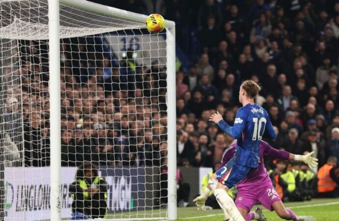 প্রিমিয়ার লিগে উত্তেজনাপূর্ণ ম্যাচে চেলসির জয় মুখে ফিরে আসা, শেষ মুহূর্তের গোলে হার এড়ালো ম্যানচেস্টার ইউনাইটেড