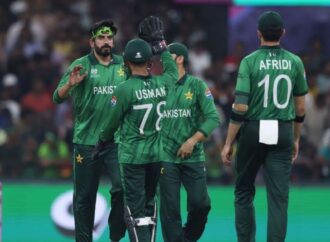 অলরাউন্ড পারফরম্যান্সে পাকিস্তানের উজ্জ্বল জয়: যুক্তরাষ্ট্রকে হারিয়ে শীর্ষে গ্রুপ
