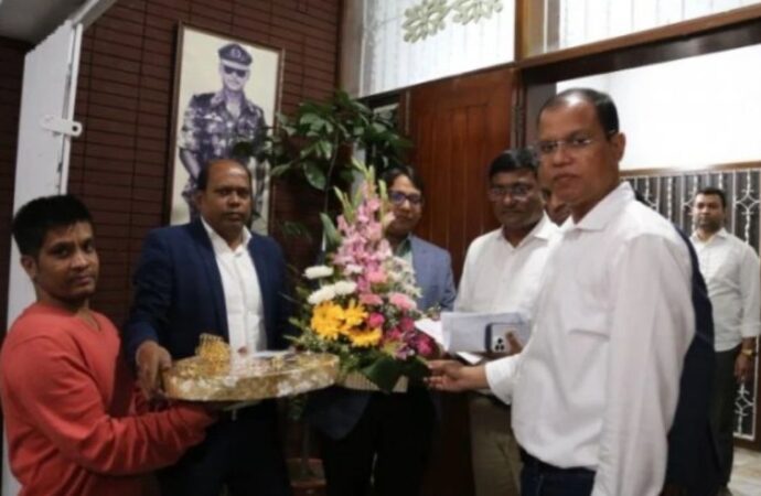 মমতা বন্দ্যোপাধ্যায় তারেক রহমানকে ফুল ও মিষ্টি পাঠিয়ে শুভেচ্ছা জানালেন