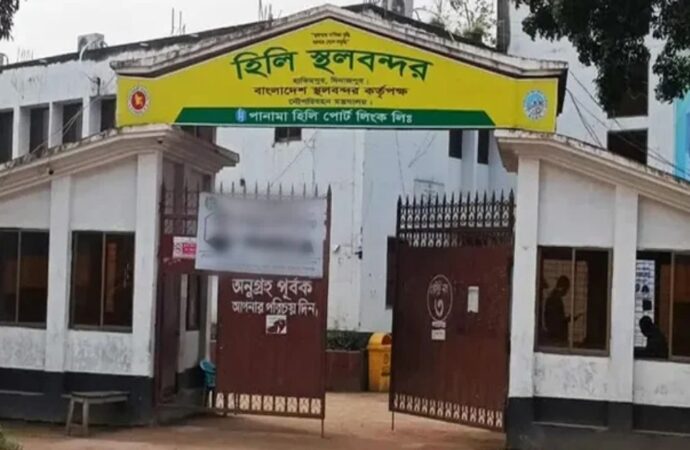 নির্বাচোনুষ্ঠান শেষে হিলি স্থলবন্দরে আমদানি-রপ্তানি পুনরায় শুরু