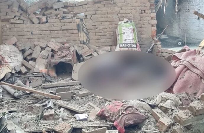 চাঁপাইনবাবগঞ্জে ককটেল বিস্ফোরণে দুজনের মৃত্যু, বাড়ি ধসে পড়ল