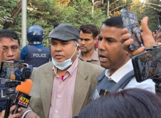 ধানমন্ডি ৩২ থেকে ধানমন্ডি থানা পুলিশের কাছে আটক ৫ ব্যক্তি