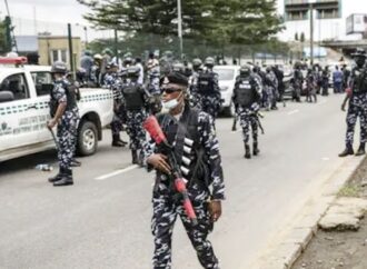 নাইজেরিয়ায় বন্দুকধারীদের হামলায় নিহত ৩২