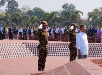 প্রধানমন্ত্রীর ফুলেল শ্রদ্ধা স্মৃতিসৌধে