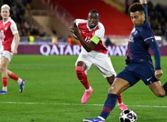 ৫ গোল, এক লাল কার্ডের ম্যাচে জিতল পিএসজি