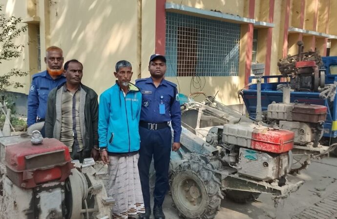 নওগাঁয় চার পাওয়ার টিলার সহ দুই চোর চক্রের সদস্য গ্রেপ্তার