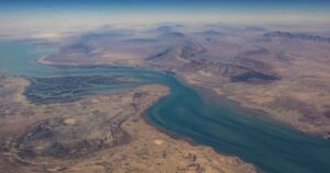 ইরানের হরমুজ প্রণালী অর্ধেক বন্ধ করে সাময়িক নিয়ন্ত্রণ