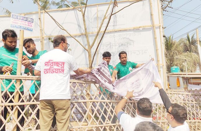 সোনারগাঁয়ে ব্যানার-ফেস্টুন অপসারণের কার্যক্রম শুরু