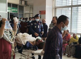 গাজীপুরে ট্রেনে কাটা পড়ে পুলিশ সদস্য আহত