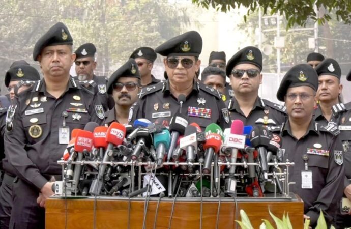 দাবি ও আন্দোলনের নামে বিশৃঙ্খলা সম্ভব নয়: র্যাব মহাপরিচালক