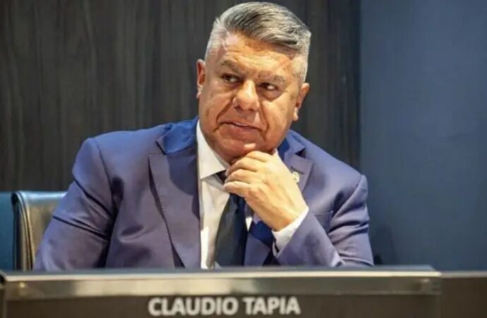 আর্জেন্টিনা ফুটবল সভাপতি ক্লদিও তাপিয়াকে দেশত্যাগে নিষেধাজ্ঞা