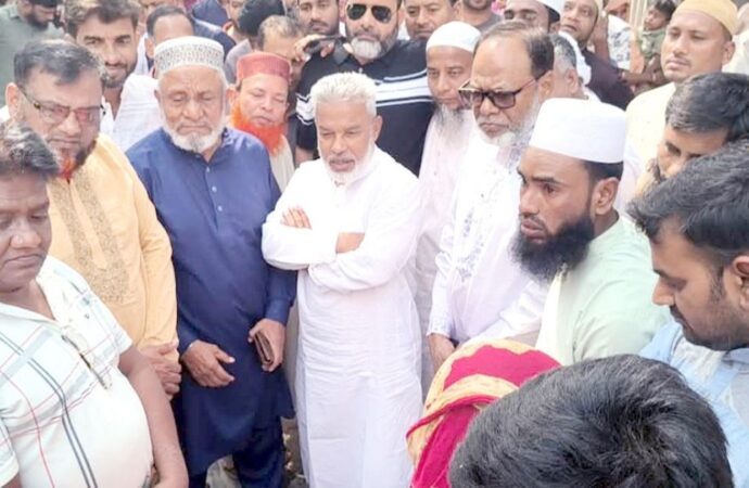 সোনারগাঁয়ে অগ্নিকাণ্ডে ক্ষতিগ্রস্ত ১৮ পরিবারের পাশে নতুন সাংসদ