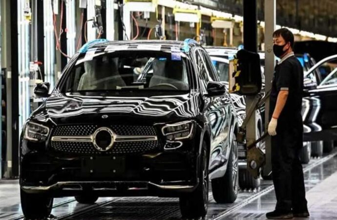 নিষেধাজ্ঞা ছাড়িয়ে চীনের মাধ্যমে রাশিয়ায় বিদেশি গাড়ির বিকল্প যাত্রা