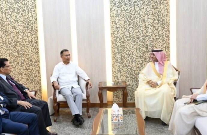 প্রধানমন্ত্রী তারেক রহমানের সাথে সৌদি দূতের সাক্ষাৎ