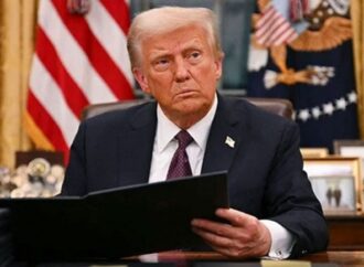 সুপ্রিম কোর্টের রায়ের পরও ১৫ শতাংশ বৈশ্বিক শুল্ক আরোপের ঘোষণা দিলেন ট্রাম্প