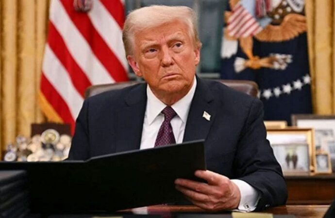 সুপ্রিম কোর্টের রায়ের পরও ১৫ শতাংশ বৈশ্বিক শুল্ক আরোপের ঘোষণা দিলেন ট্রাম্প