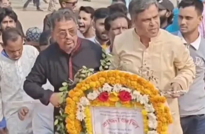 শহীদ মিনারে ‘জয় বাংলা’ স্লোগানে মিছিল, দুই আ’লীগ নেতাকে আটক