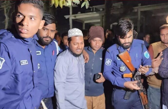 প্যারোলে মুক্তি পেয়ে পিতার জানাজায় ছাত্রদল নেতা