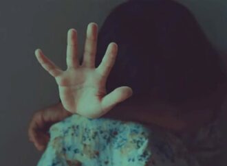 রূপগঞ্জে কাঞ্চন পৌরসভার ১২ বছরের শিশুকে ধর্ষণ ধরণা