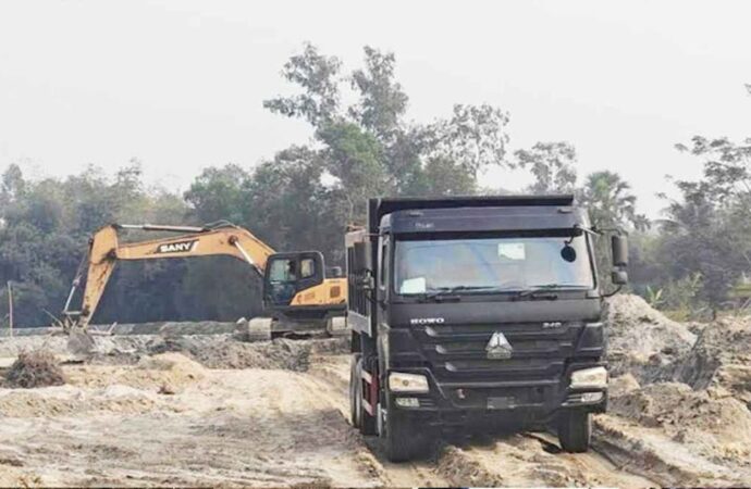 বালু উত্তোলনের জন্য ১ লাখ টাকা জরিমানা দন্ড