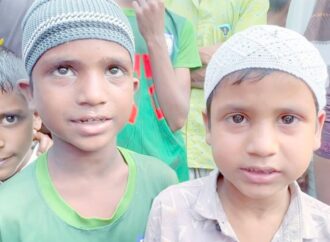 বাবার মৃত্যুতে বাকরুদ্ধ দুই শিশুপুত্র