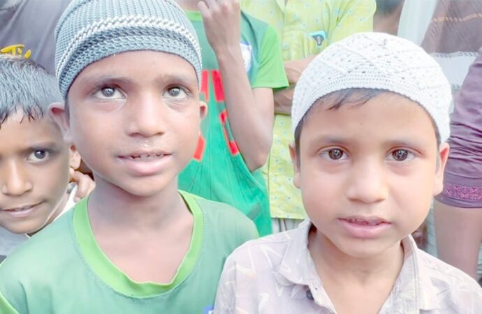 বাবার মৃত্যুতে বাকরুদ্ধ দুই শিশুপুত্র