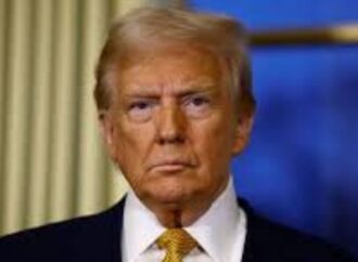 ট্রাম্পকে ডেমোক্র্যাটদের হুঁশিয়ারি