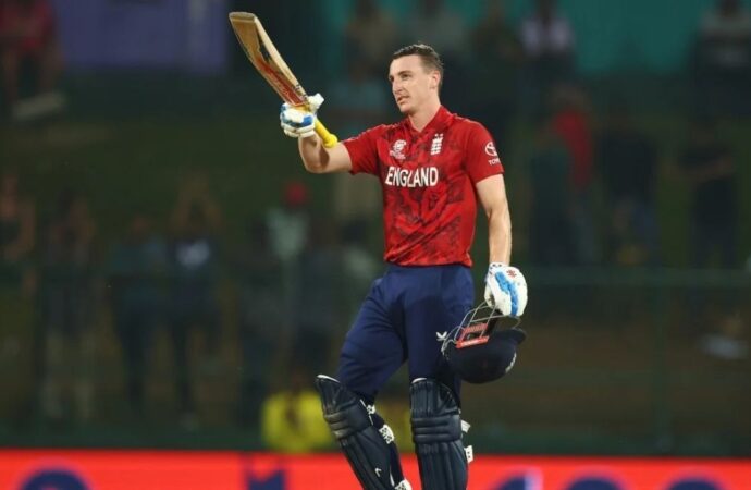 হ্যারি ব্রুকের দুর্দান্ত সেঞ্চুরিতে ইংল্যান্ডের সেমিফাইনালে পৌঁছানো