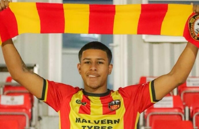 বসুন্ধরা কিংস ছেড়ে ইংলিশ ক্লাবে যোগ দিলেন কিউবা মিচেল