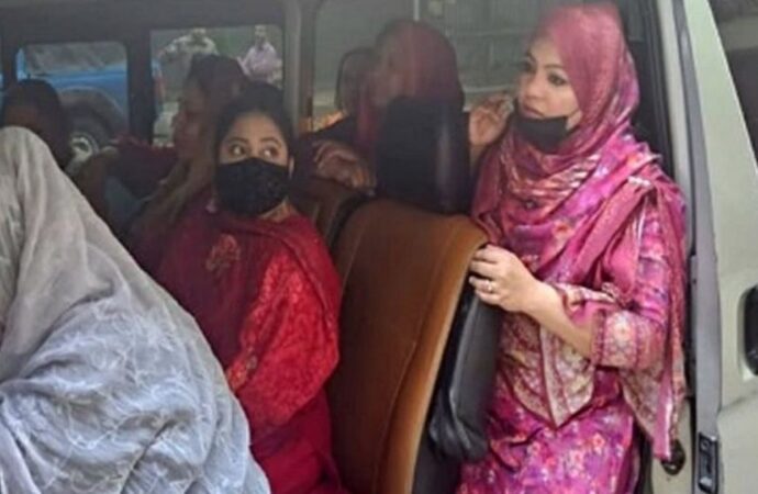 ধানমন্ডিতে ঝটিকা মিছিল, মহিলা আওয়ামী লীগের সাত নেতাকর্মী গ্রেফতার