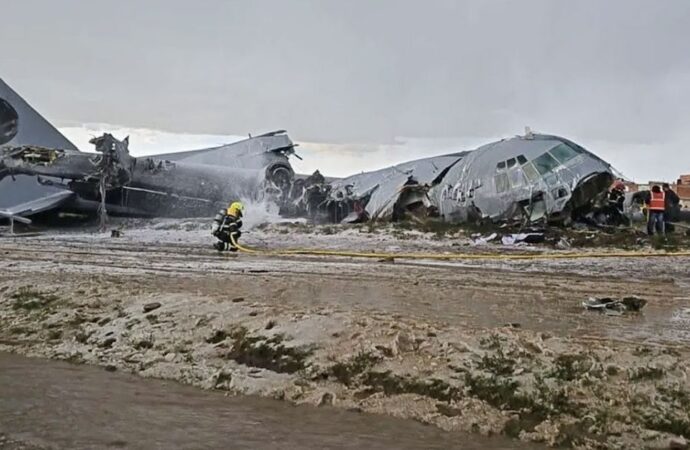 বলিভিয়ায় টাকায় ভর্তি কার্গো বিমান বিধ্বস্ত, নিহত ১৫