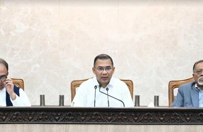 প্রথমবারের মতো নিজ কার্য্যালয়ের কর্মীদের সঙ্গে প্রধানমন্ত্রীর মতবিনিময়