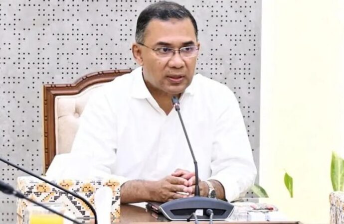 ছুটির দিনেও অফিস করছেন প্রধানমন্ত্রী