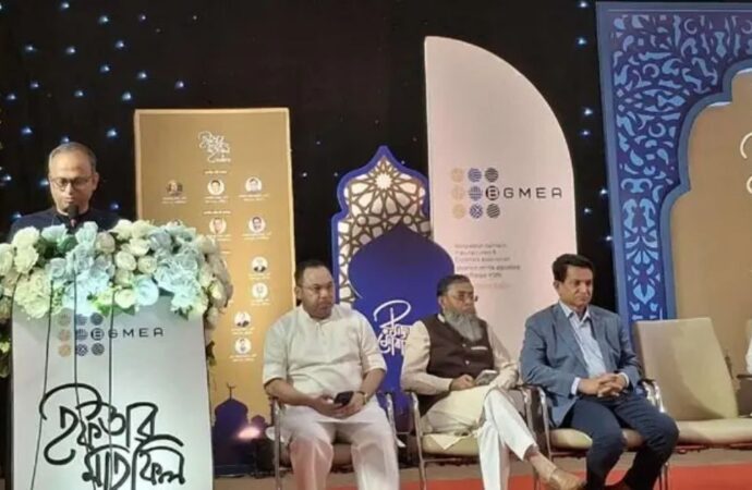 পোশাক শিল্পের প্রতিনিধিদের বিজিএমইএর সংবর্ধনা