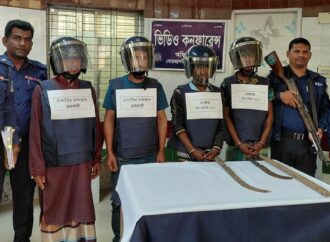 ভোলায় অস্ত্রসহ ডাকাত দলের ৪ সদস্য গ্রেপ্তার