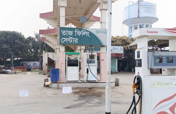 জয়পুরহাটে জ্বালানি তেলের সংকট, ভোগান্তি বেড়েই চলছে