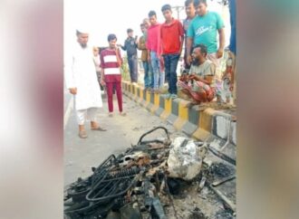 সিদ্ধিরগঞ্জে ছিনতাইকালে গণপিটুনিতে তরুণের মৃত্যু, মোটরসাইকেল পুড়ে গেছে