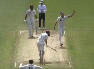 ব্রেট র্যান্ডেল ইতিহাসে প্রথমবার টানা ৫ বলের মধ্যে ৫ উইকেট লেন