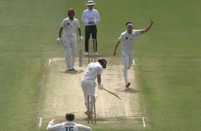 ব্রেট র‌্যান্ডেল ইতিহাসে প্রথমবার টানা ৫ বলের মধ্যে ৫ উইকেট লেন